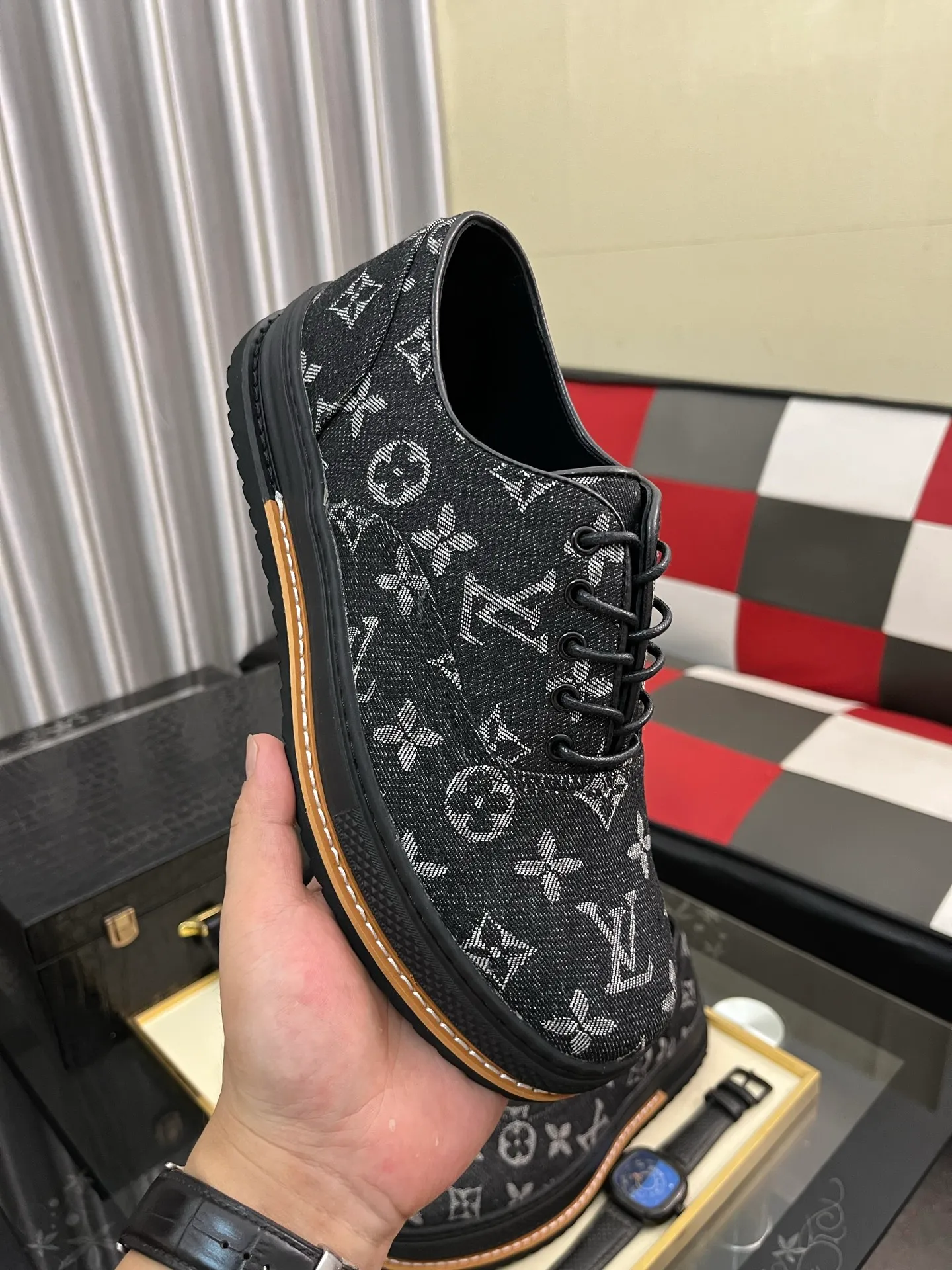 Men's Men's Shoes 💰420⌚️⌚️🇮🇹🇮🇹LV Louis Vuitton. The latest trendy casual shoes are popular in physical stores in sizes 38-44. New spring and summer comfortable imported custom original cowhide, unique jacquard fabric element design. Paired with sheepskin lining, Lv original bottom, [taiyang][taiyang] high-end packaging and high quality💪Details determine the quality, you can enter and leave the counter at will, welcome to compare🇮🇹